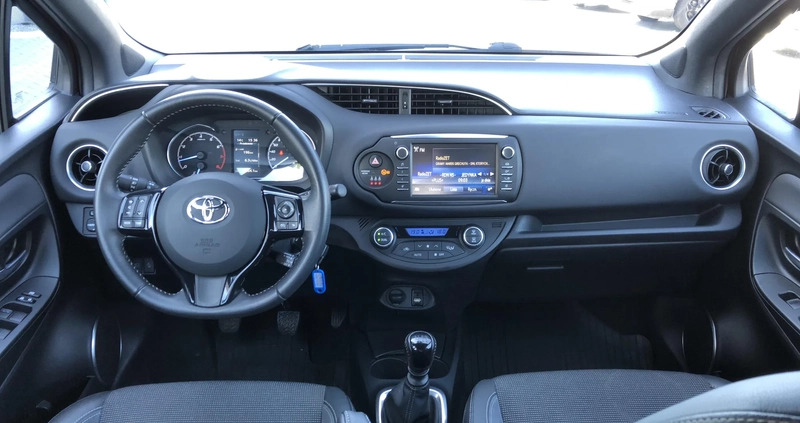 Toyota Yaris cena 57900 przebieg: 72478, rok produkcji 2017 z Zawidów małe 191